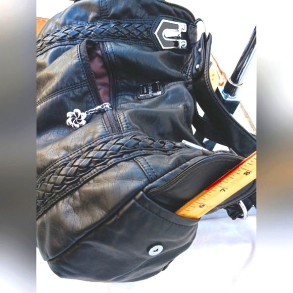 The MID-NIGHT SACRIFICE Pocketbook - Picture 10 of 16